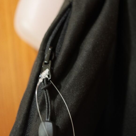 Beyond Yoga Black Infinity Pocket Scarf NWT - Picture 9 of 9